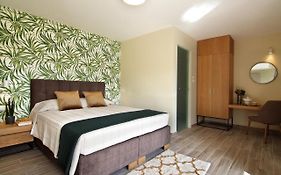 Maison 66, Riviera Hotels